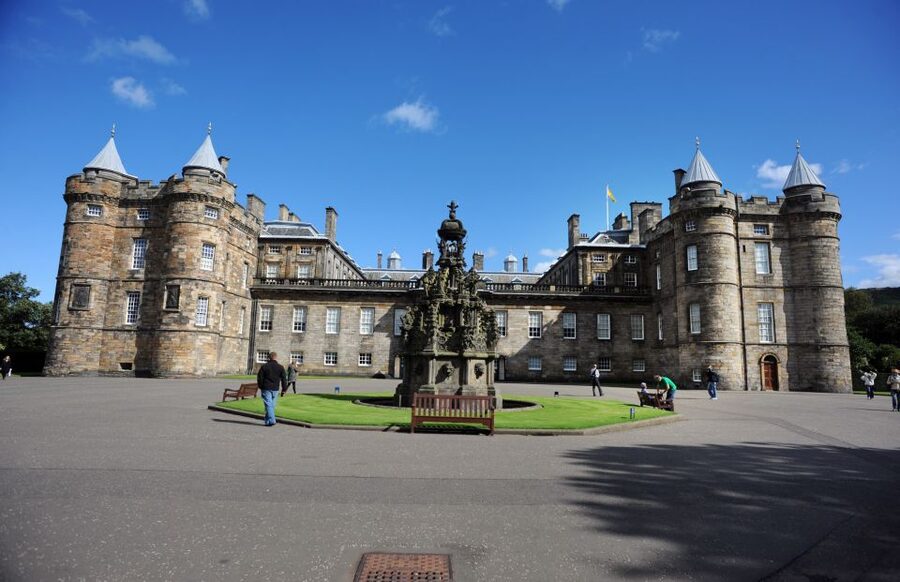 Edinburgh: Palace of Holyroodhouse Entry Ticket - Mary Queen of Scots’ rooms and the palace’s darkest story