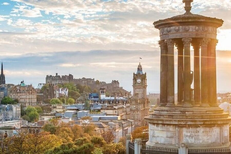 Edinburgh: Private Guided Customized Walking Tour - Key points at a glance
