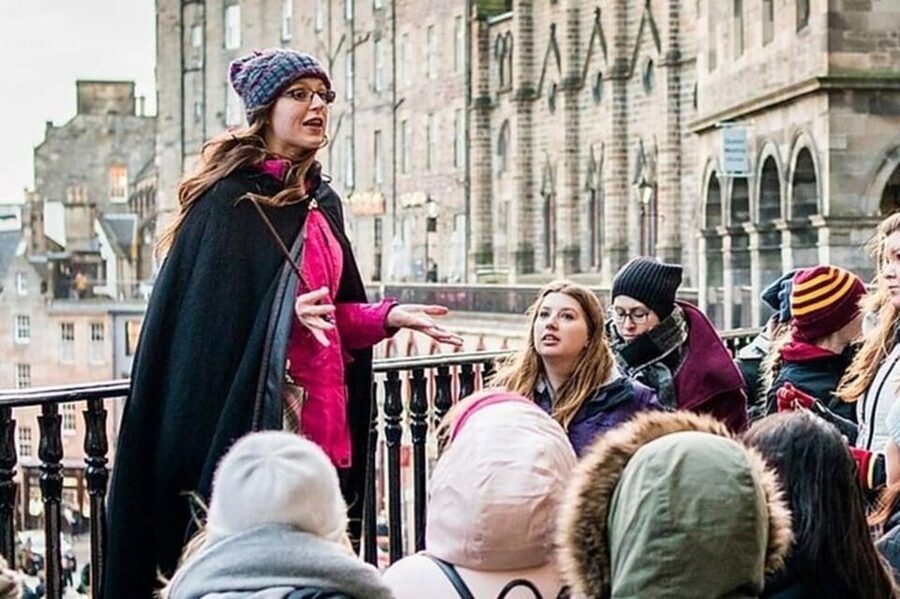Edinburgh: Private Guided Customized Walking Tour - Edinburgh Castle and Holyrood Palace require clear expectations