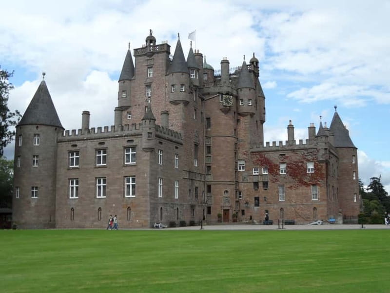 Edinburgh: Private Guided Walking Tour - A fast introduction to Edinburgh’s two faces