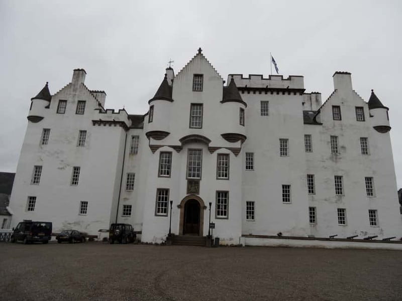 Edinburgh: Private Guided Walking Tour - Seeing Edinburgh Castle without paying for castle admission