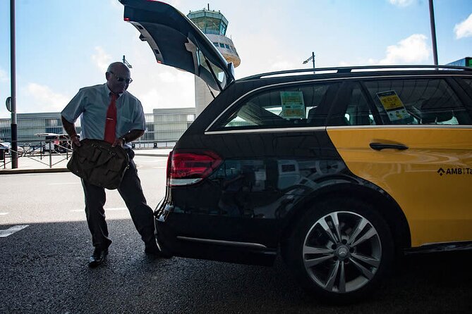 Edinburgh Private Transfer from Edinburgh Airport to City centre - What happens after your flight lands