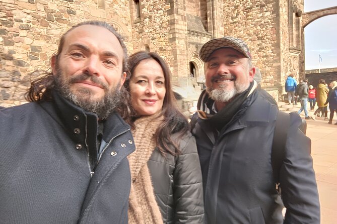 Edinburgh Private Walking Tour in Spanish - Grassmarket, Victoria Street, and Edinburgh’s best photo stops