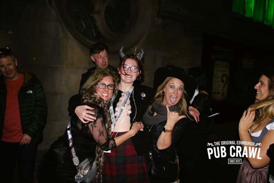 Edinburgh: Pub Crawl 7 Bars with 6 Shots - Guides who keep the group moving