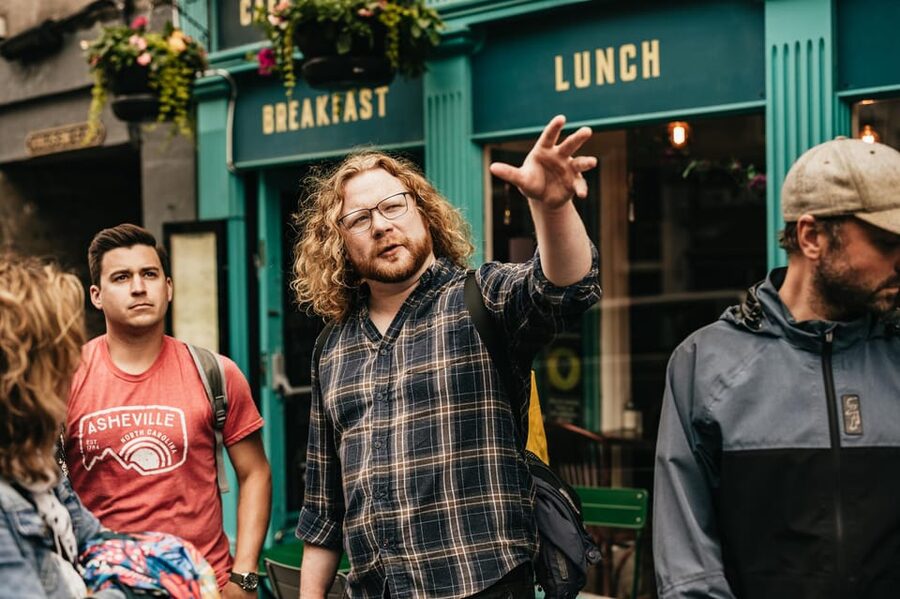 Edinburgh: Pubs and History Guided Walking Tour with Beer - The Old Town tasting and walk