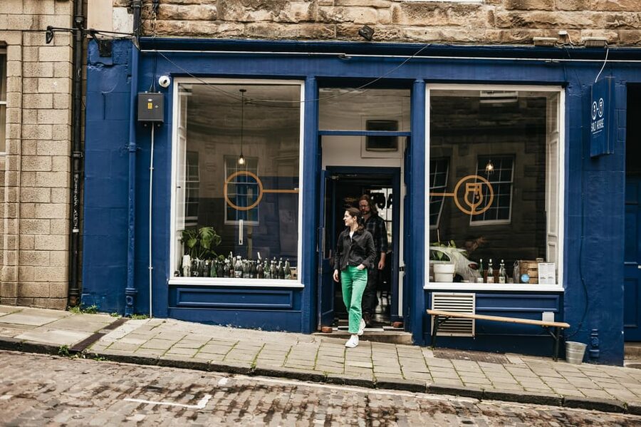 Edinburgh: Pubs and History Guided Walking Tour with Beer - Canongate and the most local-feeling section