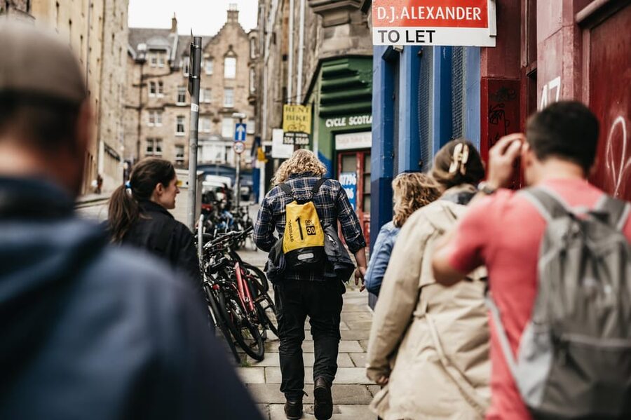 Edinburgh: Pubs and History Guided Walking Tour with Beer - Who should book this walk?