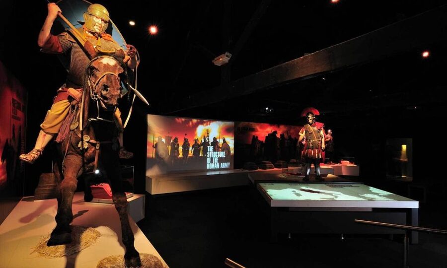 Edinburgh: Rosslyn Chapel and Hadrian's Wall Tour in Spanish - Hadrian’s Wall at Northumberland National Park
