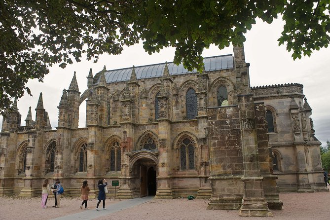Edinburgh: Rosslyn Chapel, the Borders & Glenkinchie Distillery - Who should book this experience?