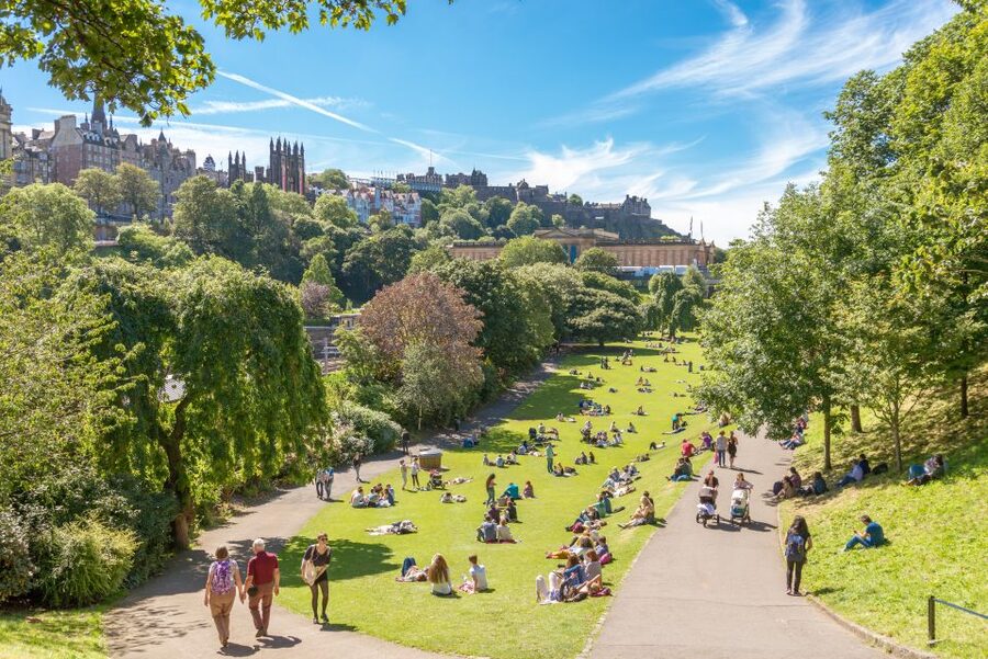 Edinburgh: Royal Attractions with Hop-On Hop-Off Bus Tours - Practical details that affect your day