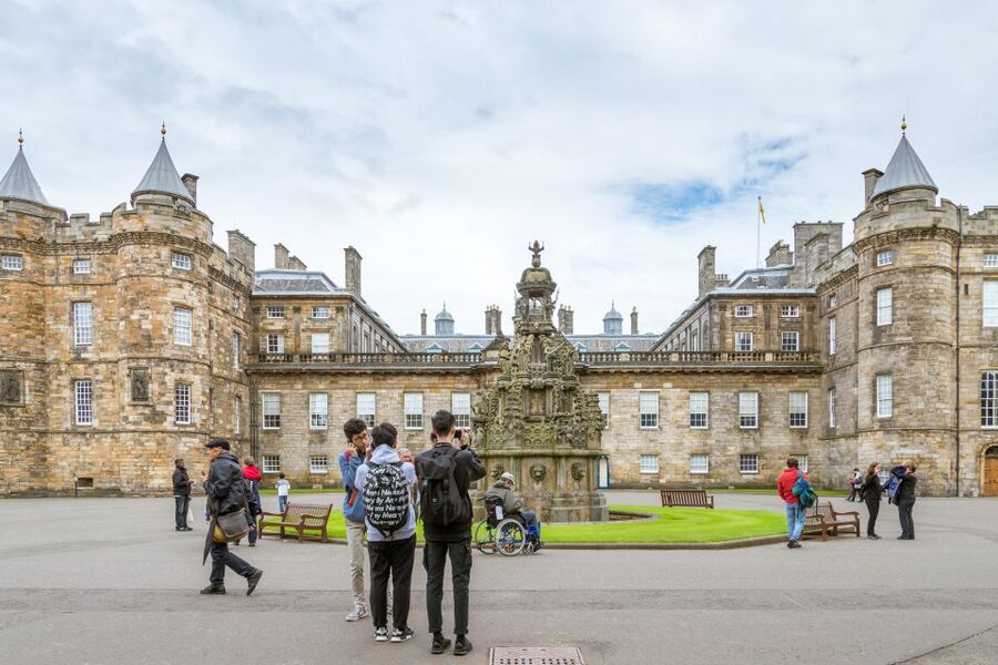 Edinburgh: Royal Attractions with Hop-On Hop-Off Bus Tours - A sensible two-day plan