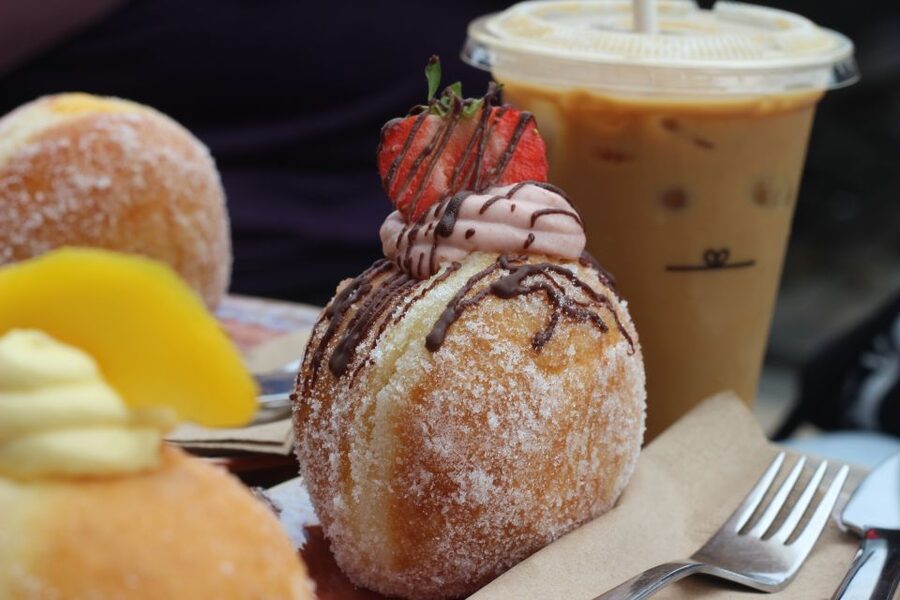Edinburgh: Royal Mile Donut Tour with Donut Tastings - Starting beneath Edinburgh Castle with a sweet first stop