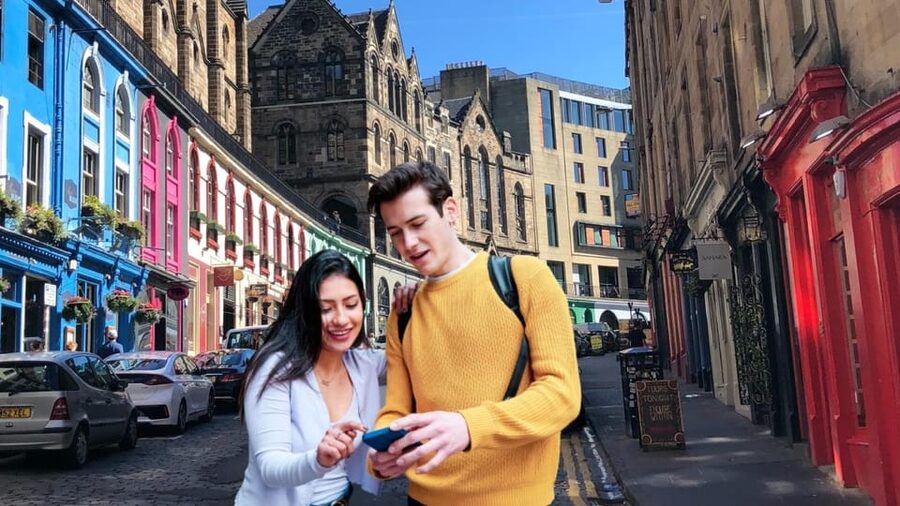 Edinburgh: Royal Mile Walking Tour & Exploration Game - Following the Royal Mile downhill