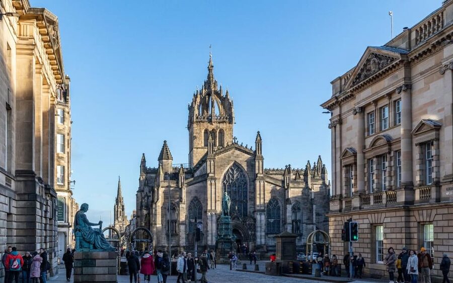 Edinburgh: Royal Mile Walking Tour & Exploration Game - Is $37 good value for five people?