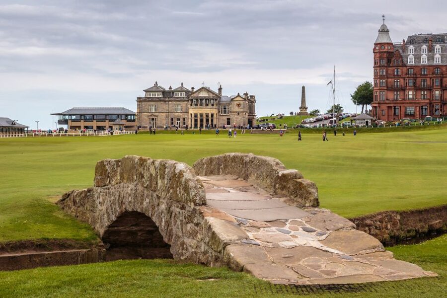 Edinburgh's Hidden Treasures Black Taxi Tour - Starting with Edinburgh Castle and the best views