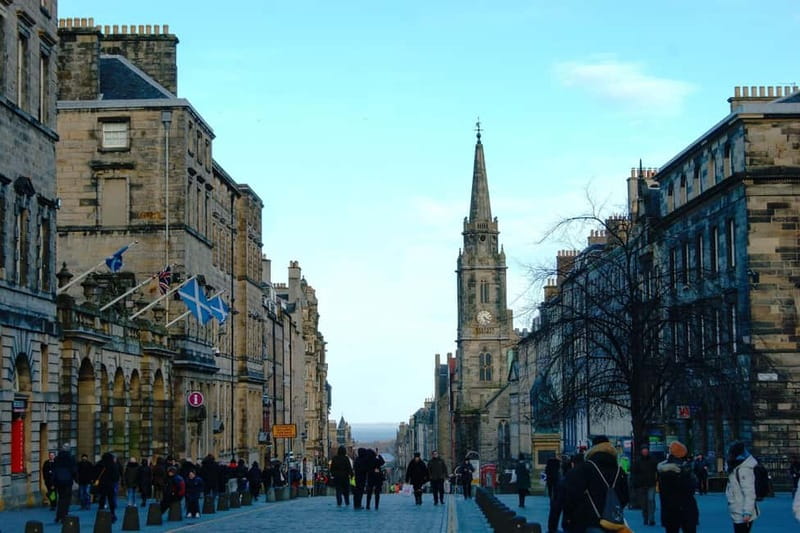 Edinburgh's must-see attractions: walking tour in French - Why Calton Hill is the right place to begin