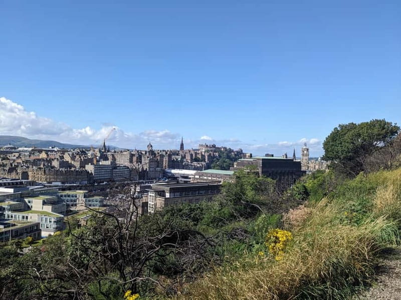 Edinburgh's must-see attractions: walking tour in French - Scott Monument and the move toward the Old Town