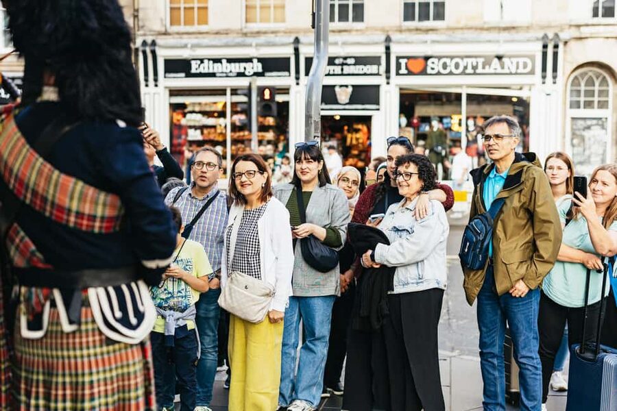 Edinburgh: Scottish Dinner and Folk Music Experience - What the $106 price includes