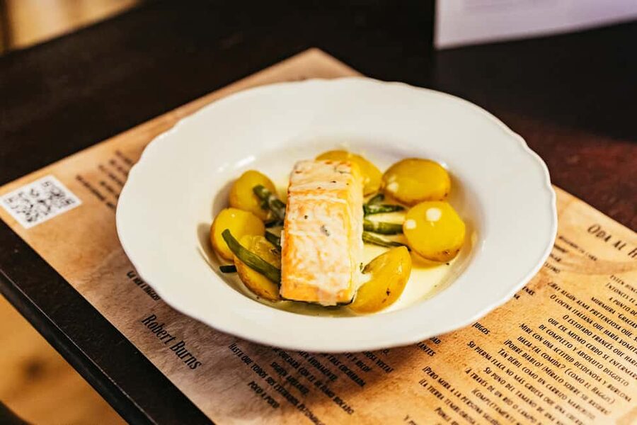 Edinburgh: Scottish Dinner and Folk Music Experience - How this compares with doing it yourself