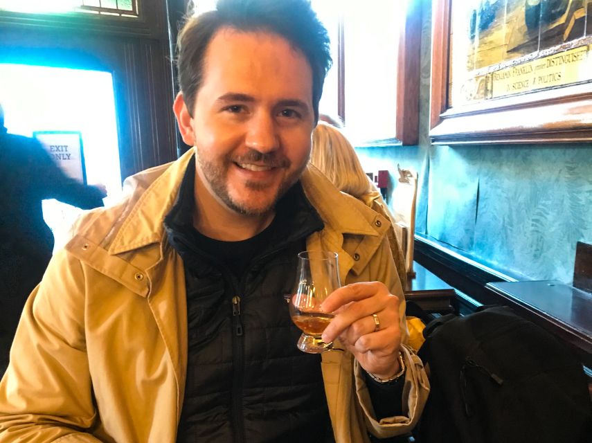 Edinburgh: Scottish Whisky Tasting with a Local Expert - The neighborhood pub adds a local note