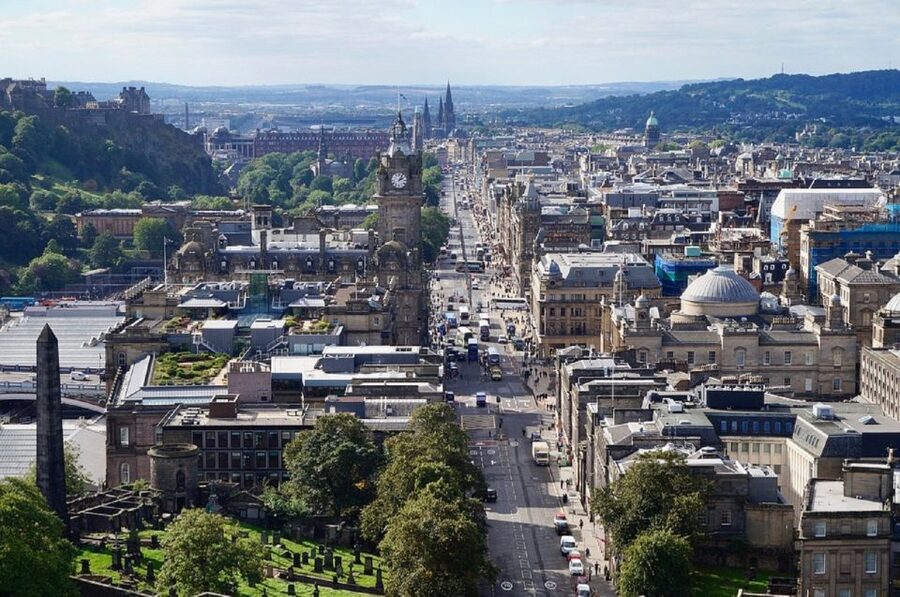 Edinburgh Shore Excursion: City Tour & Royal Yacht Britannia - Walking the Royal Mile and its wynds