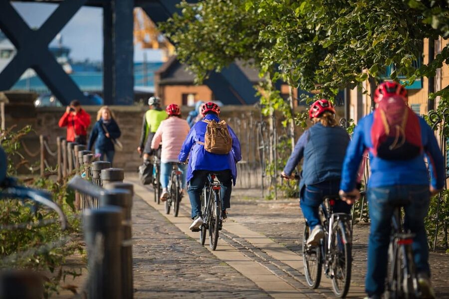 Edinburgh: Sightseeing Bike Tour - Portobello beach and the midway pause