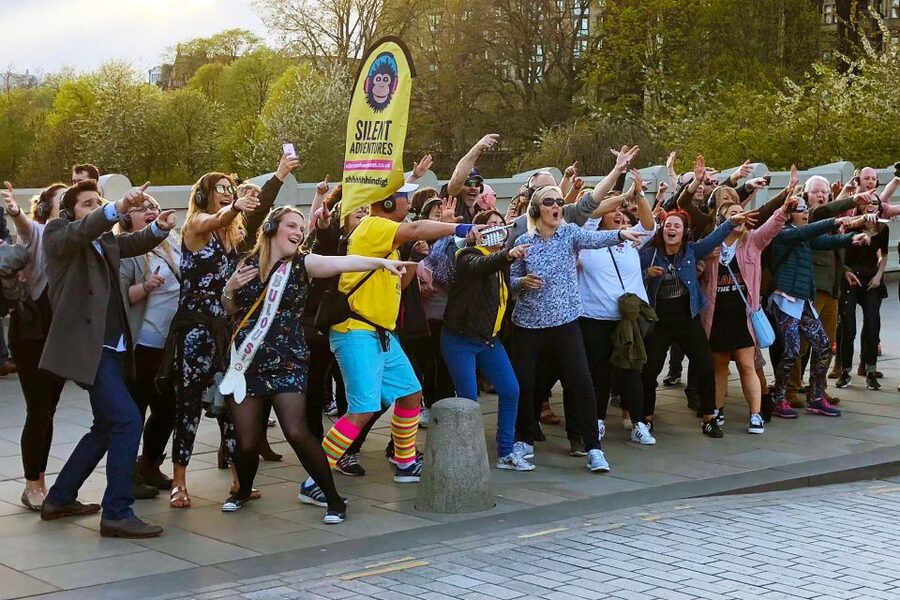 Edinburgh: Silent Disco Adventure Tour - A city tour with very little sightseeing commentary