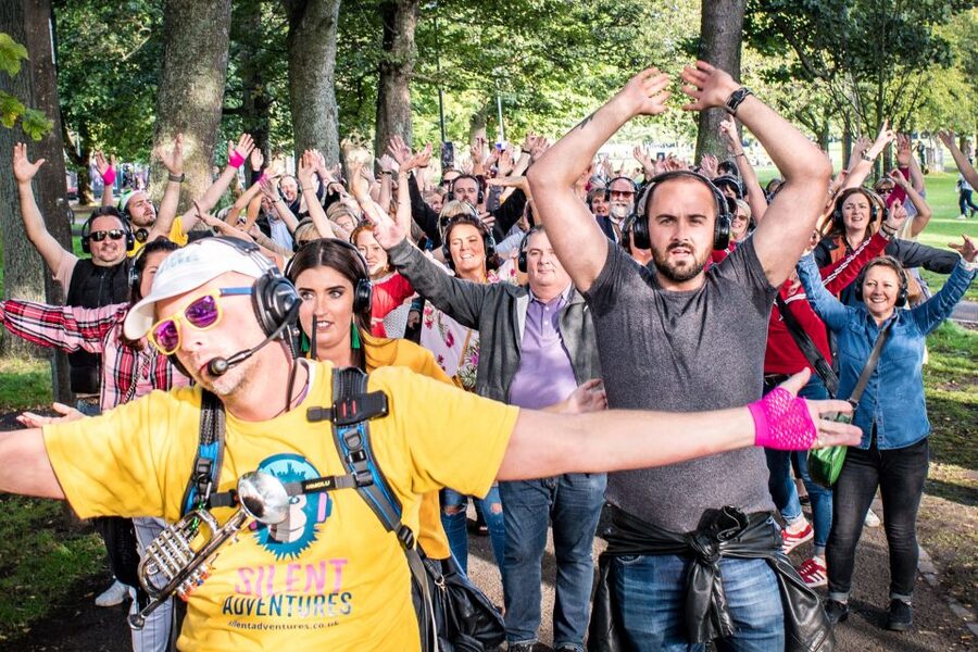 Edinburgh: Silent Disco Adventure Tour - Weather, festivals, and the August meeting point