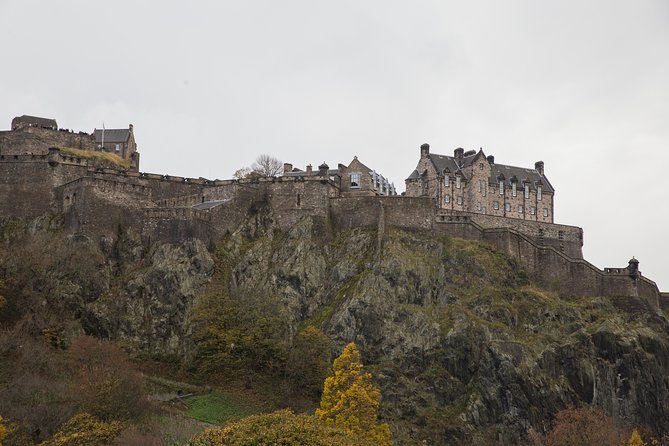 Edinburgh Skip-the-Ticket-Line Castle Walking Tour - The National War Museum and Scotland’s battles