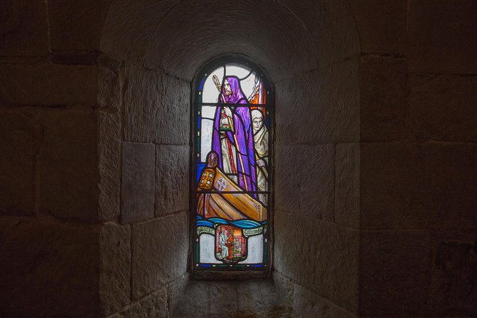 Edinburgh Skip-the-Ticket-Line Castle Walking Tour - Views, stories, and the guide’s role
