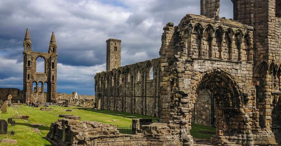 Edinburgh: St Andrews, Dunfermline Abbey and Fife Coast Tour - The guides make the difference