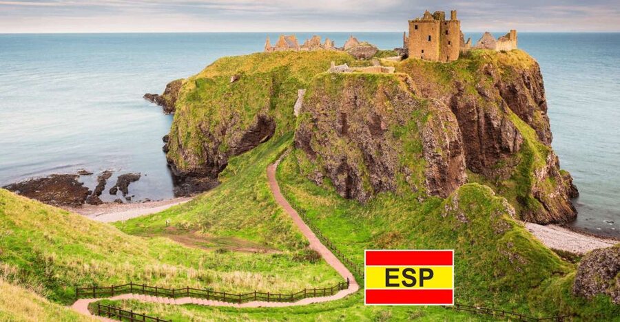 Edinburgh: St Andrews, Dunnottar Castle & Falkland Tour - St Andrews: golf, university life, and a famous beach