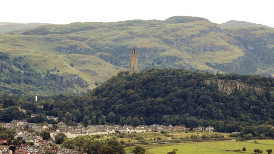 Edinburgh: Stirling, Whisky and St Andrews Tour in Spanish - What the Spanish guide adds