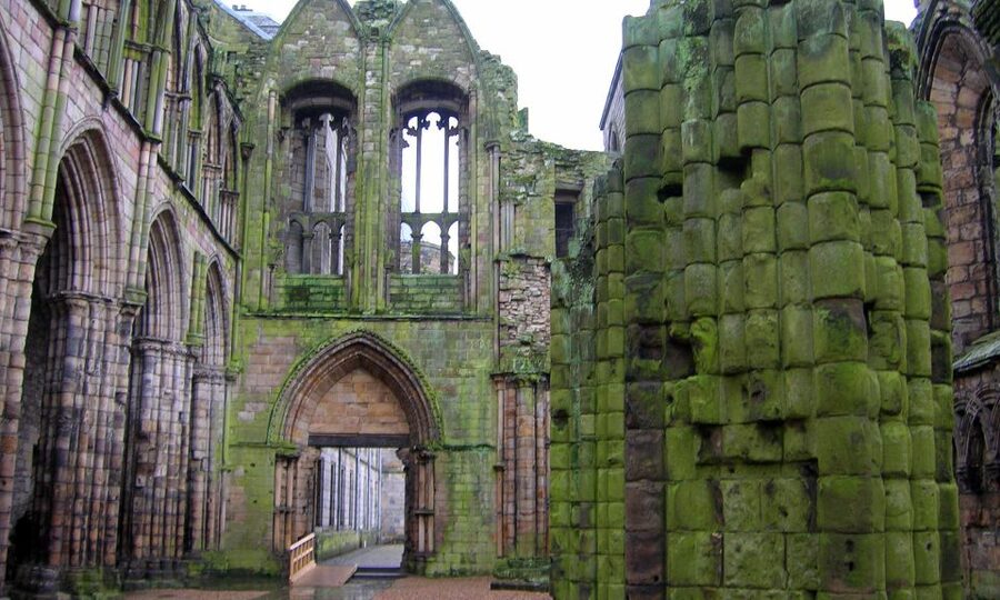 Edinburgh: Stirling, Whisky & St Andrews Tour in Italian - A working whisky visit and a small sample