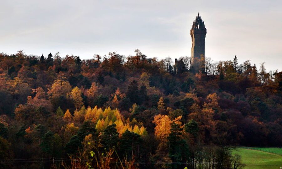 Edinburgh: Stirling, Whisky & St Andrews Tour in Italian - Stirling Castle and Scotland’s royal past