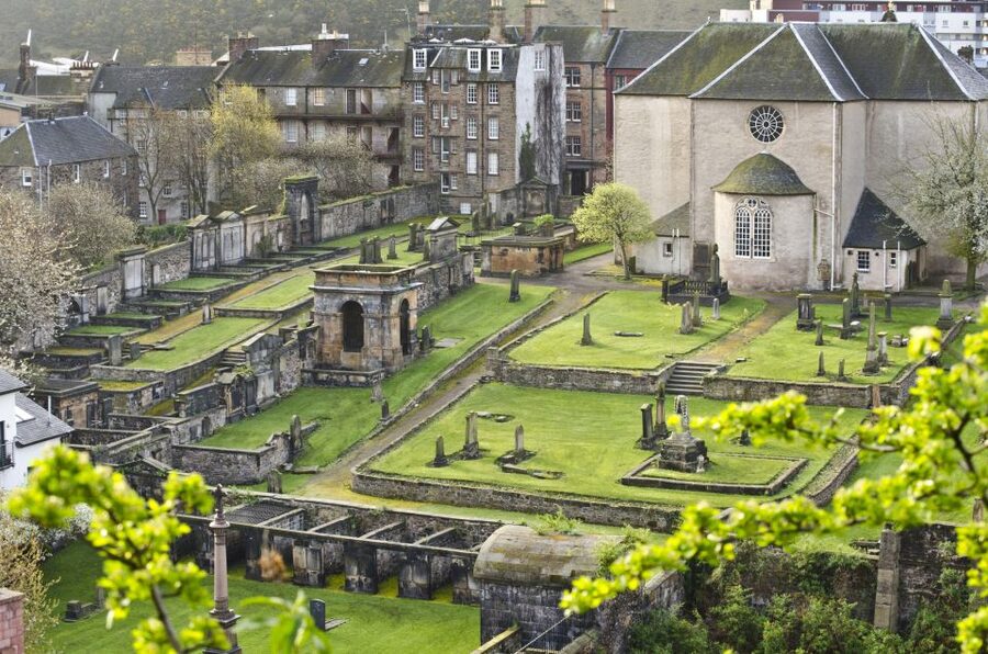 Edinburgh: The Dark Side Walking Tour - Edinburgh’s dark past begins on the Royal Mile