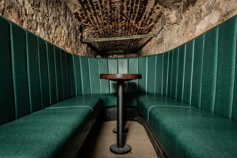 Edinburgh: The Lost Close Underground Scotch Whiskey Tasting - Descending beneath Edinburgh’s Royal Mile