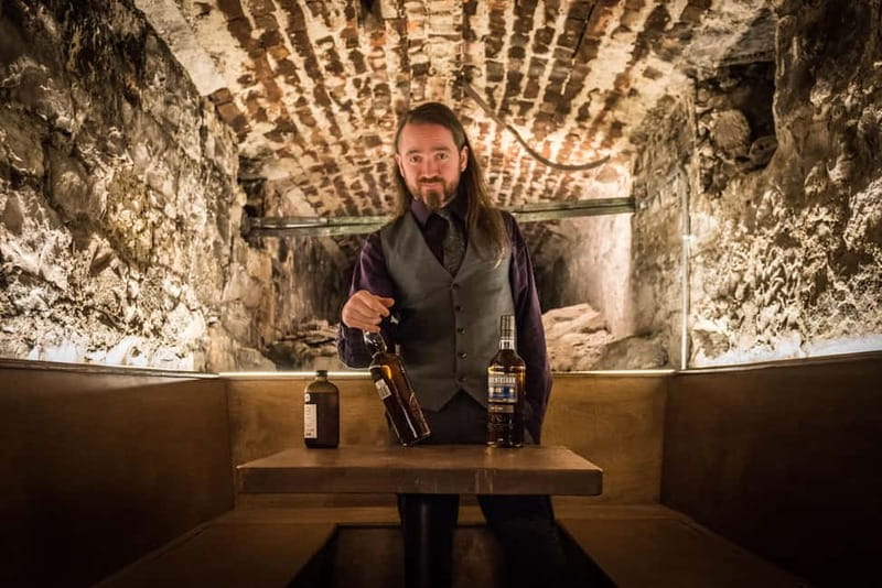 Edinburgh: The Lost Close Underground Scotch Whiskey Tasting - The first 20 minutes: Edinburgh stories before the whisky