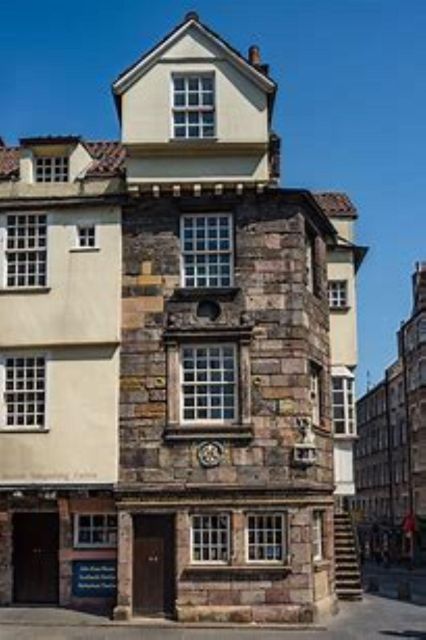 Edinburgh: The Mary Queen of Scots Guided Walking Tour - Chris’s guiding style and the small-group advantage