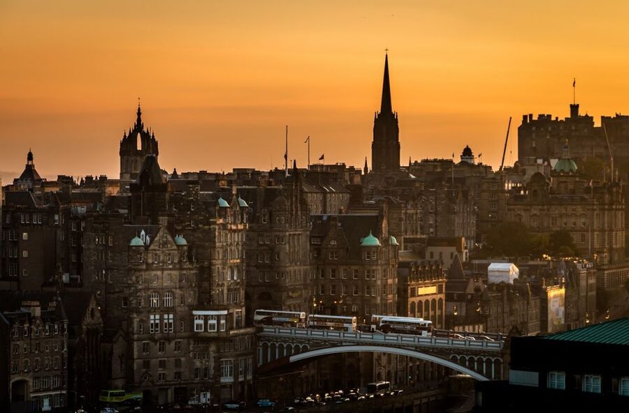 Edinburgh: The Royal City Tour from London - Your first Edinburgh view from the open-top bus