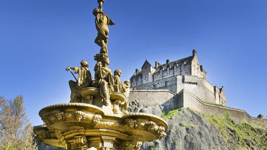 Edinburgh: The Royal City Tour from London - Edinburgh Castle is the essential included sight