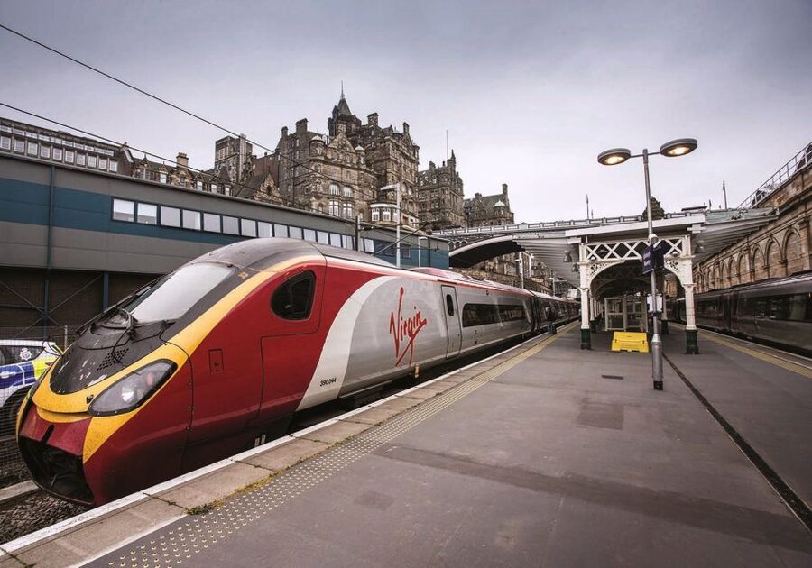 Edinburgh: The Royal City Tour from London - How the timing shapes your day