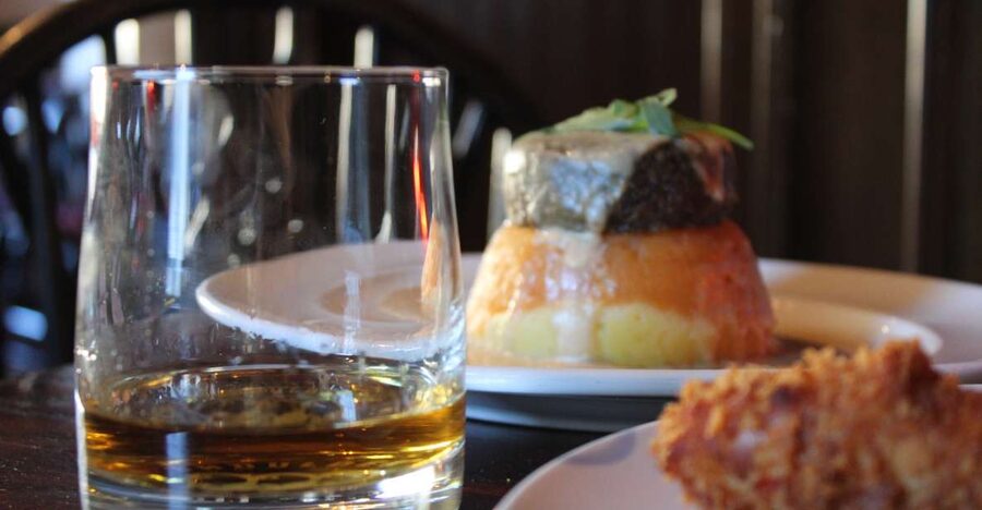 Edinburgh: Tolbooth Tavern Haggis Taster & Whisky Sampling - Key points at a glance