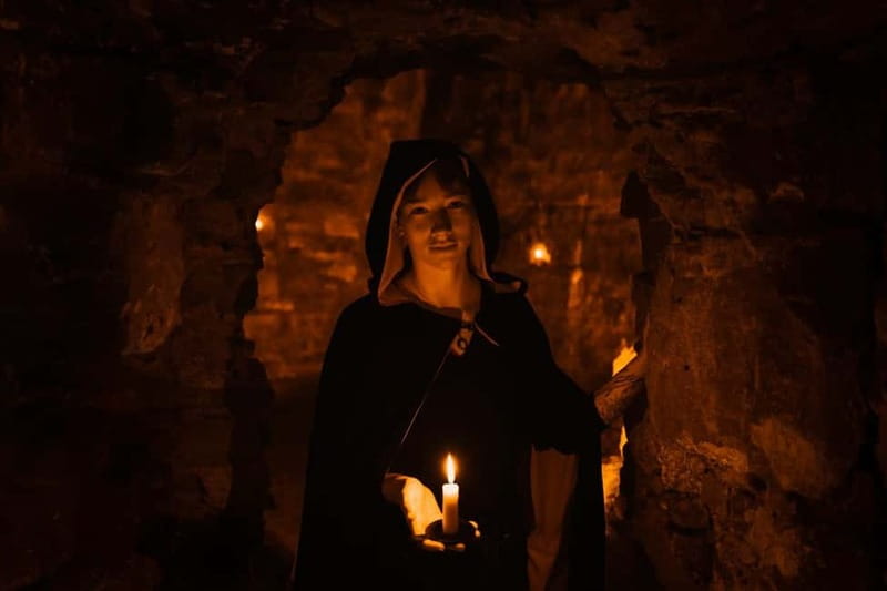 Edinburgh: Underground Vaults and Graveyard Evening Tour - What the $39 price gives you