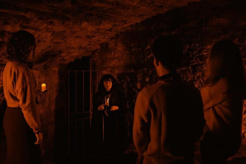 Edinburgh: Underground Vaults and Graveyard Evening Tour - Practical ways to enjoy the evening