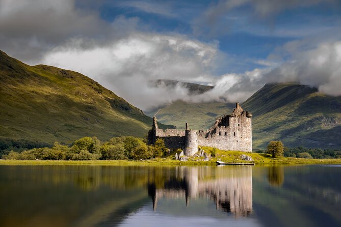 Edinburgh: West Highlands Privately Guided Day Tour in Luxury MPV - Leaving Edinburgh and spotting Stirling Castle