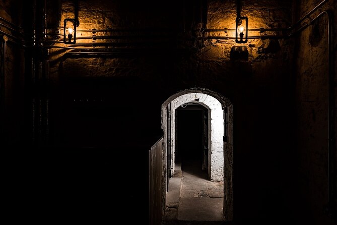 Edinburgh: Witches & Haunted History Walking Tour - A witch tour with real people at its center