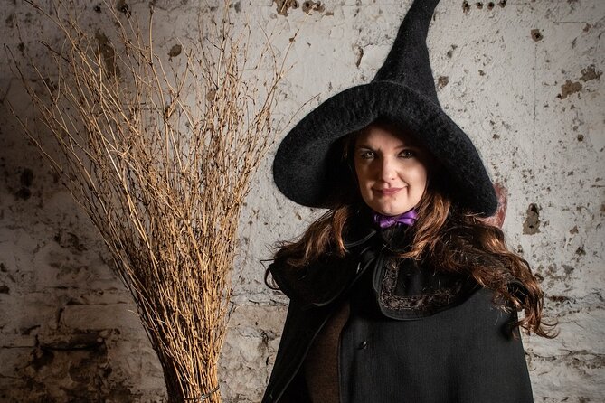 Edinburgh: Witches & Haunted History Walking Tour - Victoria Street and the Harry Potter question