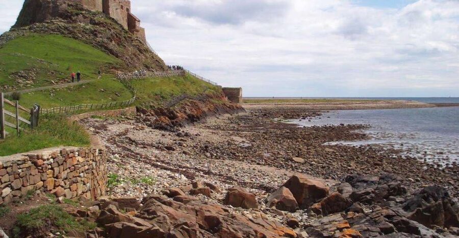 From Edinburg: Viking Coast & Alnwick Castle Day Tour - Alnwick Castle, from medieval stronghold to film set