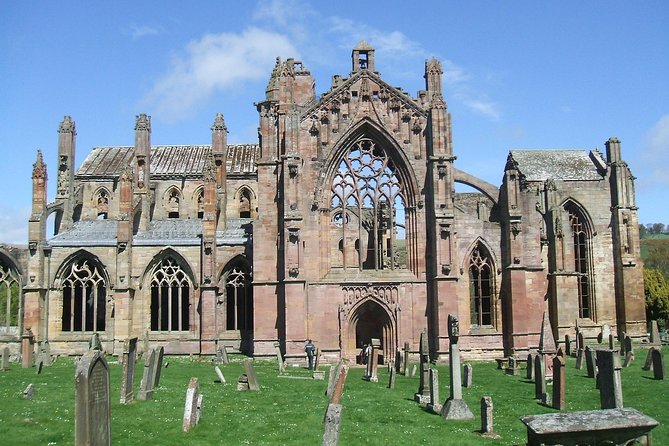 From Edinburgh: 1-day Outlander Tour - attractions included - Hopetoun House, aristocratic rooms and wide estate views
